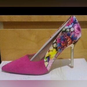 Source Unknown Pink Pointed-Toe Pump with Floral Heel